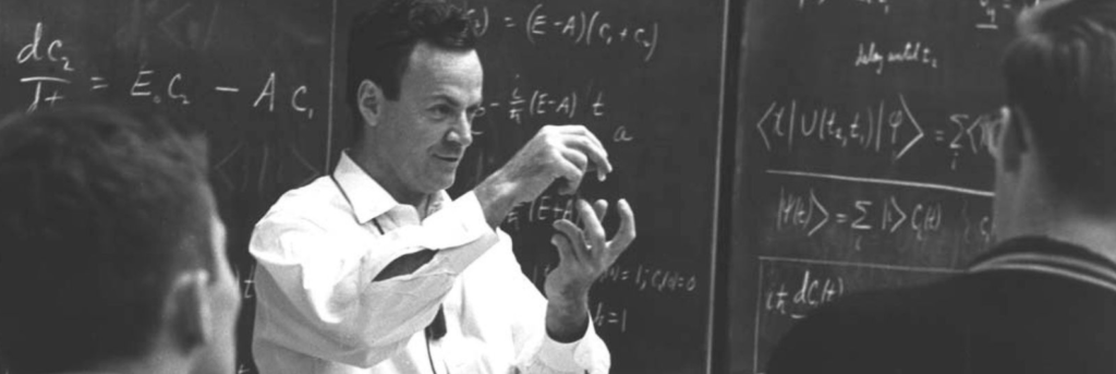 Feynman en una de sus célebres clases magistrales